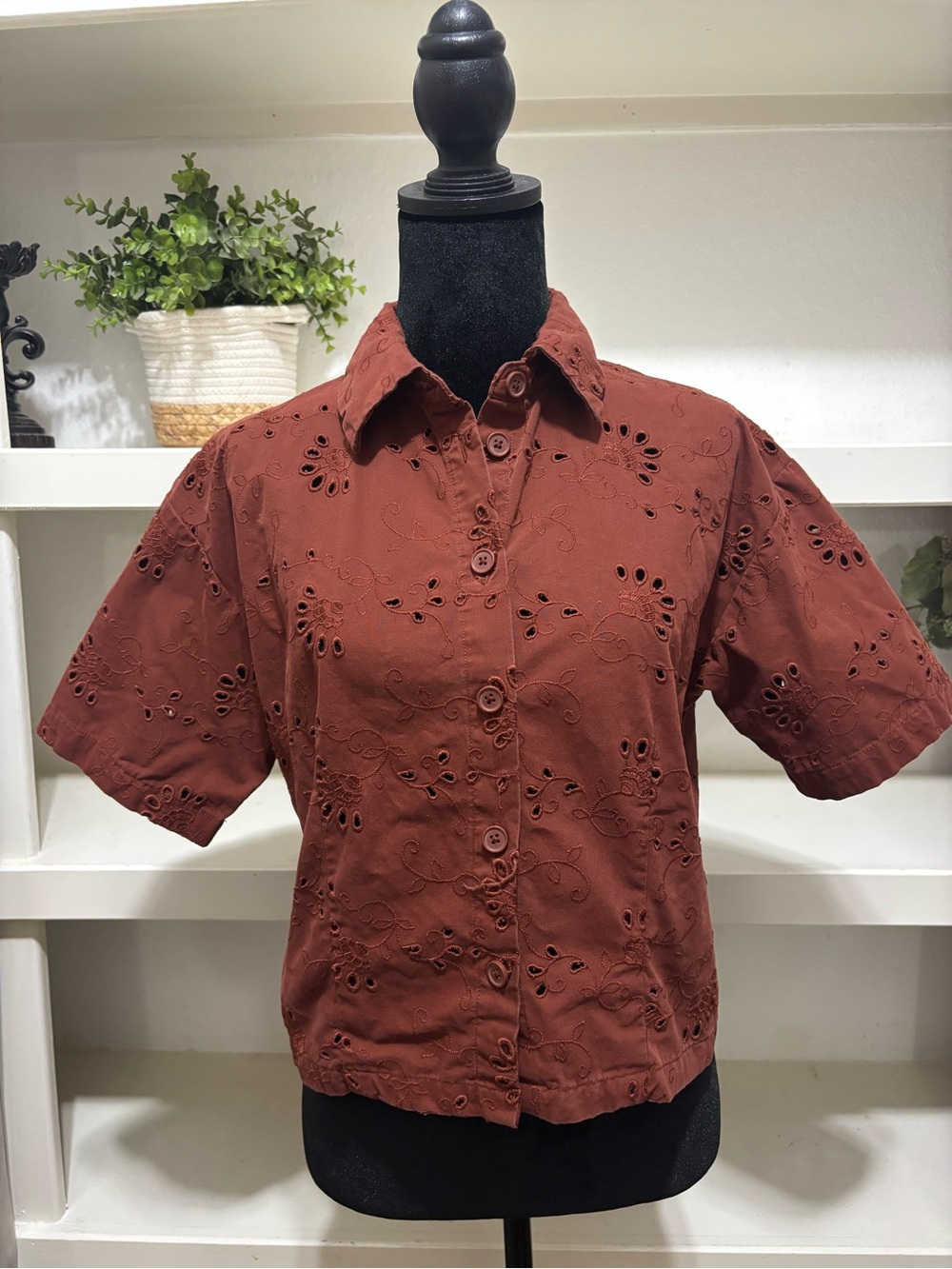 906 Women's Short-Sleeve Eyelet Button Front Top - Rust